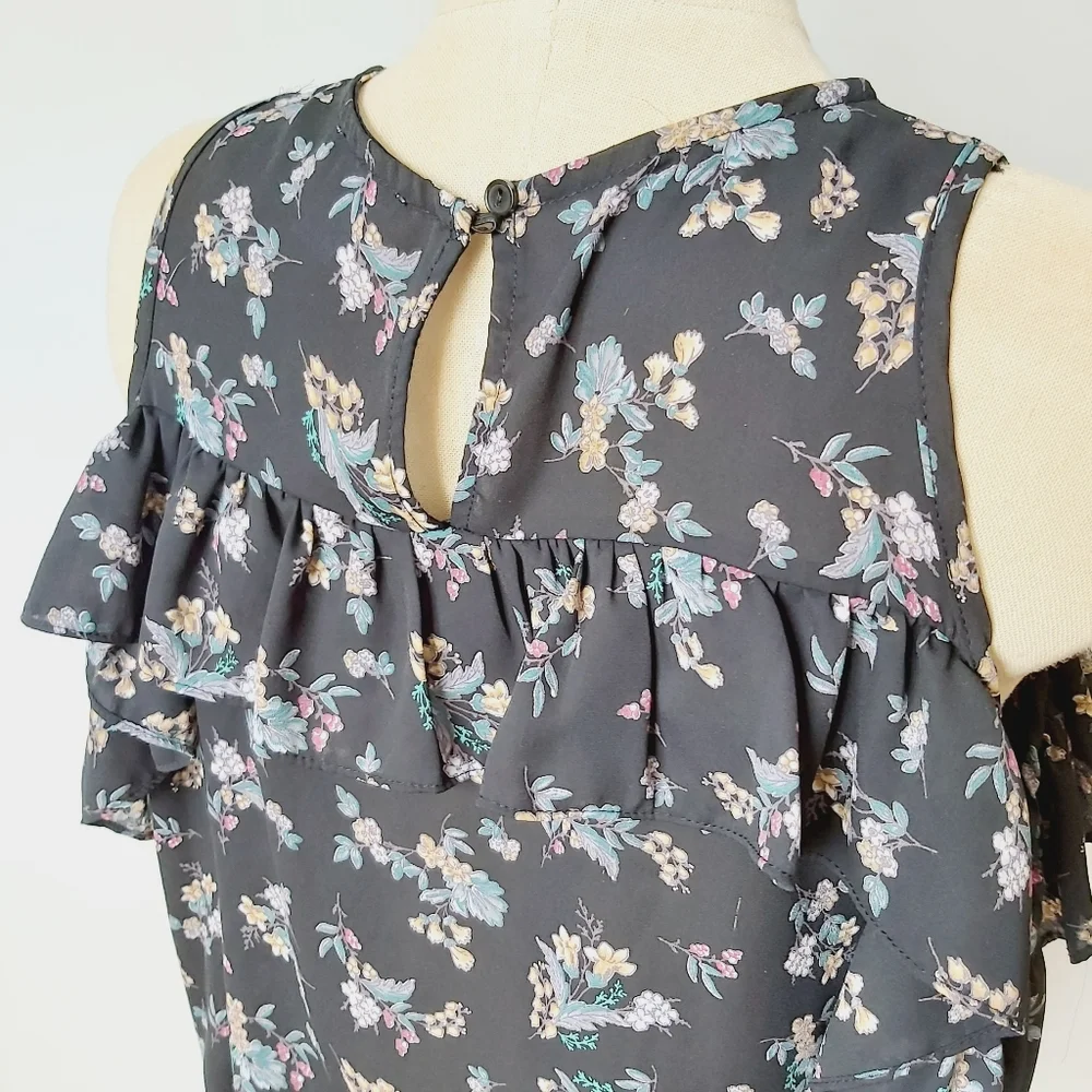 ✨Floral Nordstrom Cold Shoulder Top - Picture 13 of 15